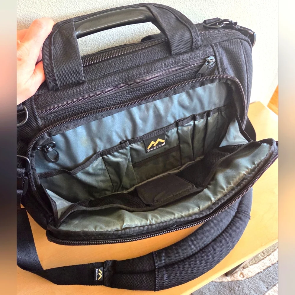 Brenthaven Classic Ballistic Nylon Business Laptop Bag, Black